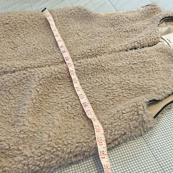 Wilfred Sherpa Zip Vest - Picture 3 of 5